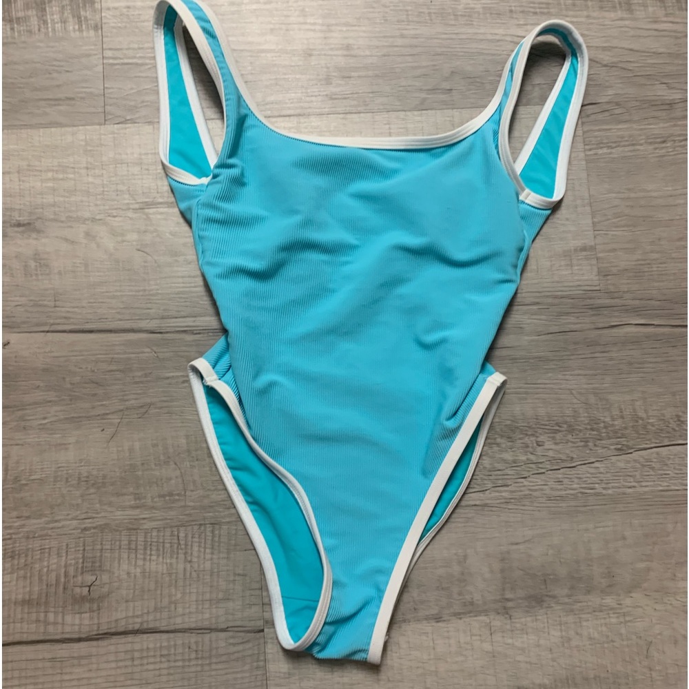 Once piece women’s bathing suit 🩱